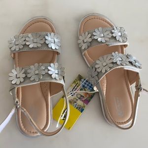 Naturino sandals size 13 girls NWT silver